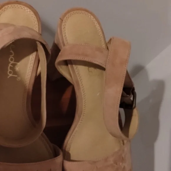 SPLENDID Suede Platform Heels Size 9.5 Tan Neesha Sandals - Picture 7 of 12